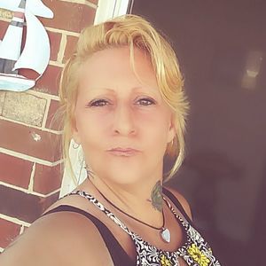 Meet your Posher, Dena